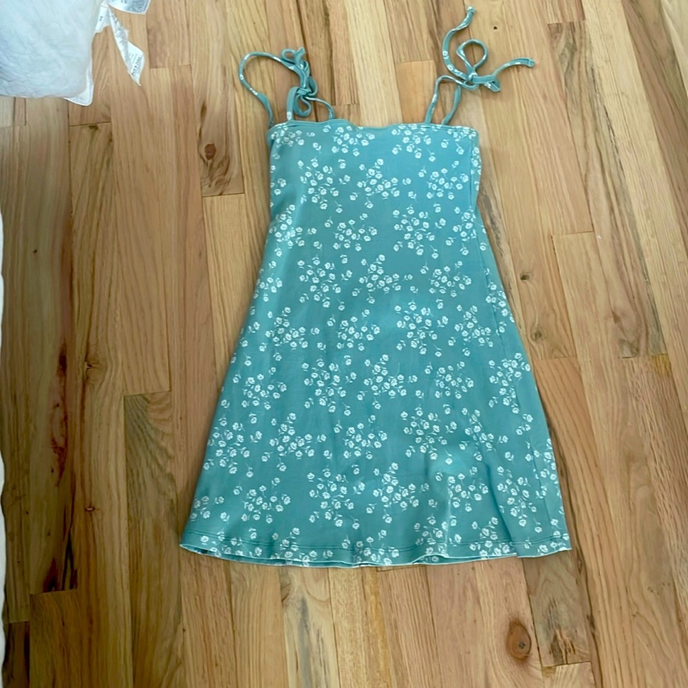 FOREVER 21 green and white floral dress